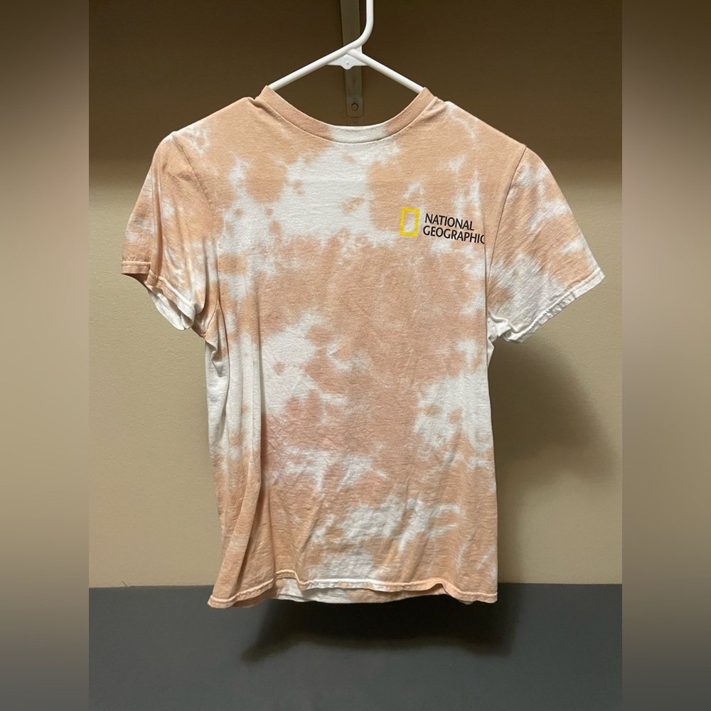 National Geographic t-shirt size small